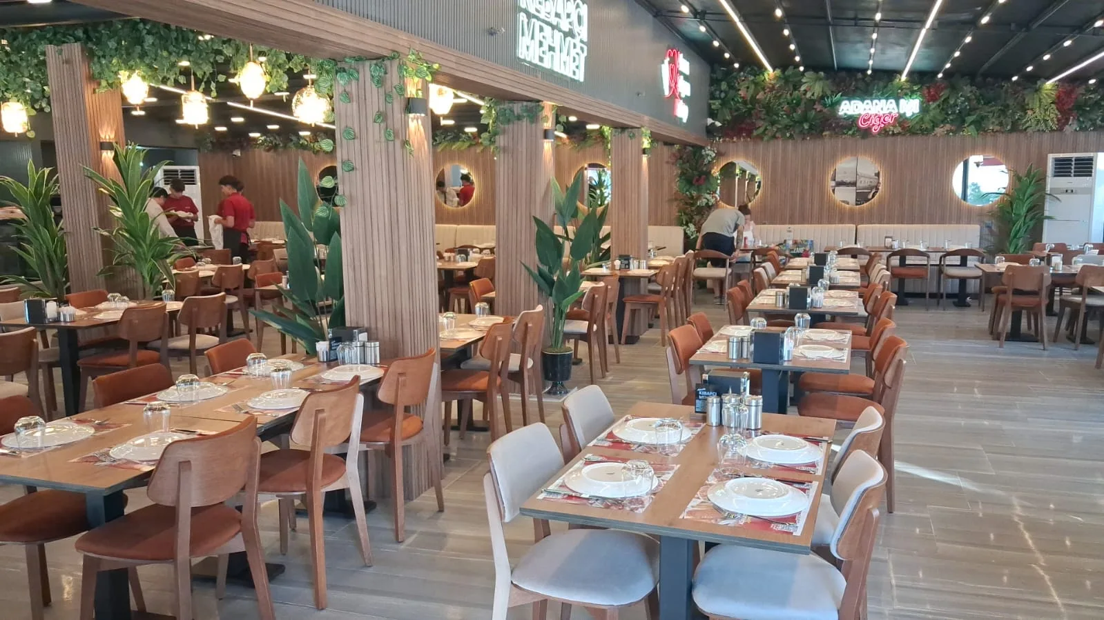 Adanalı Kebapçı Mehmet restoranından bir görünüm