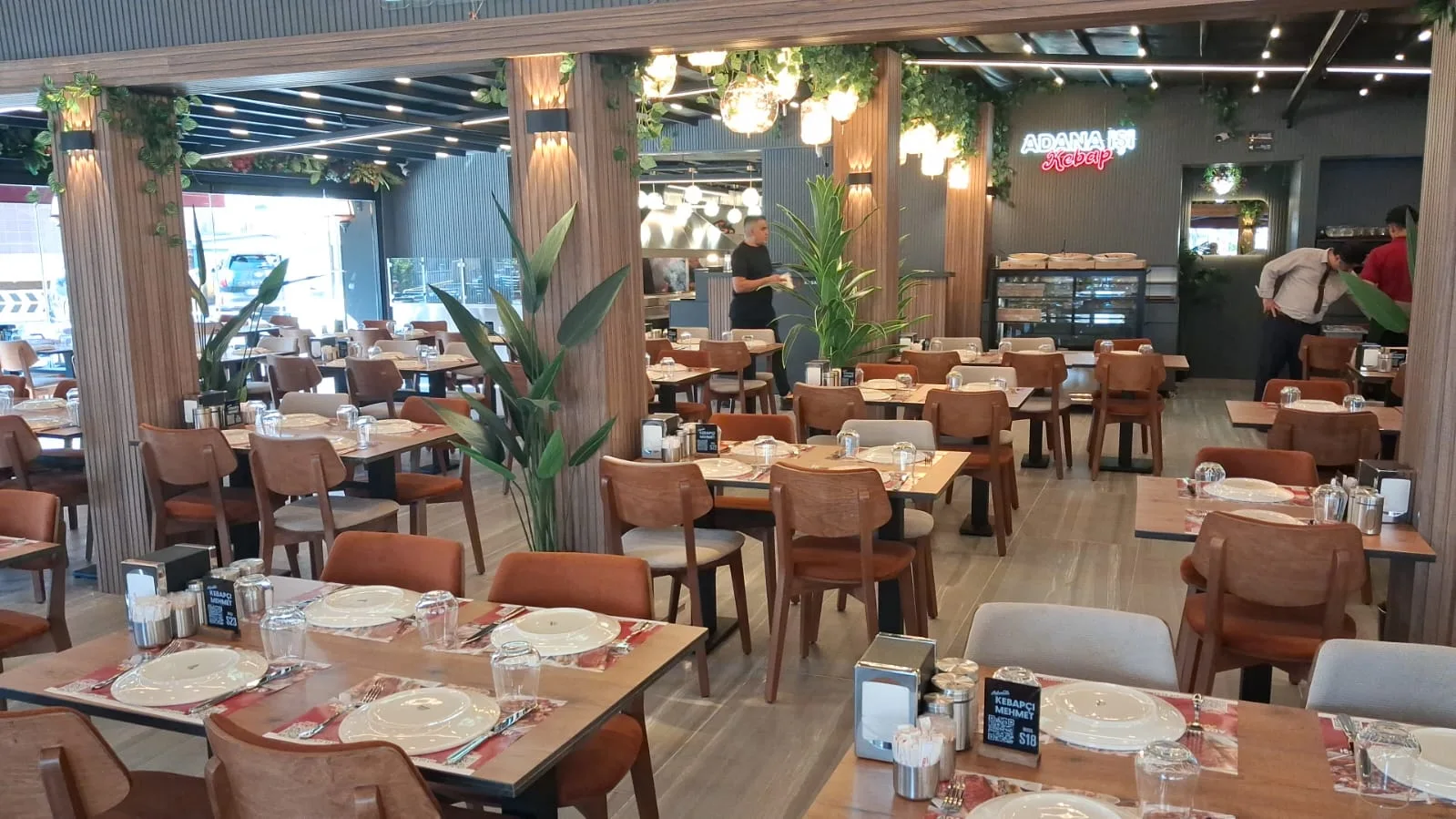 İstanbul Şişli Esentepe’de Adanalı Kebapçı Mehmet restoranının yemek salonu